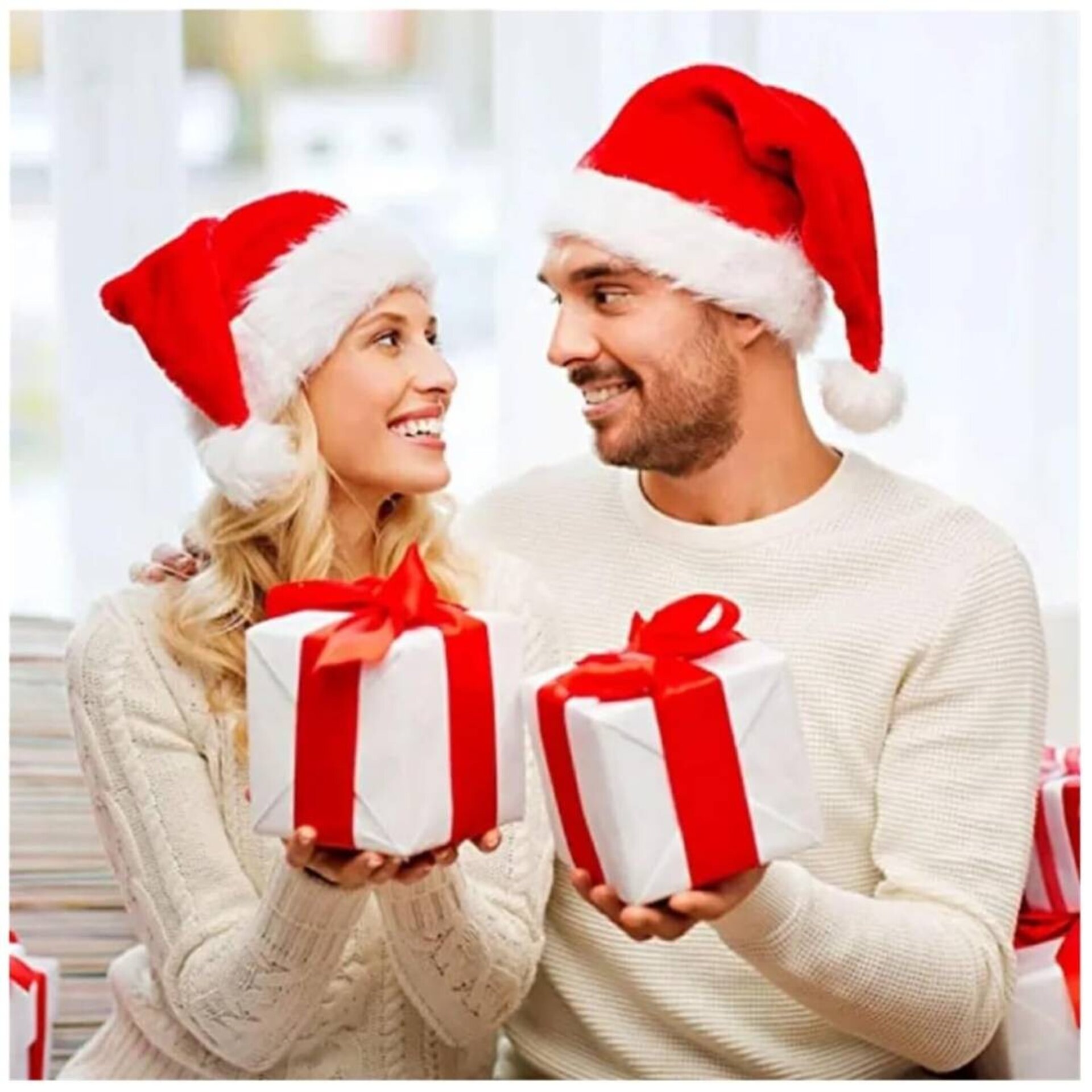 Gorro de Papá Noel Clásico de Peluche - Accesorio Navideño Suave y Festivo - 1