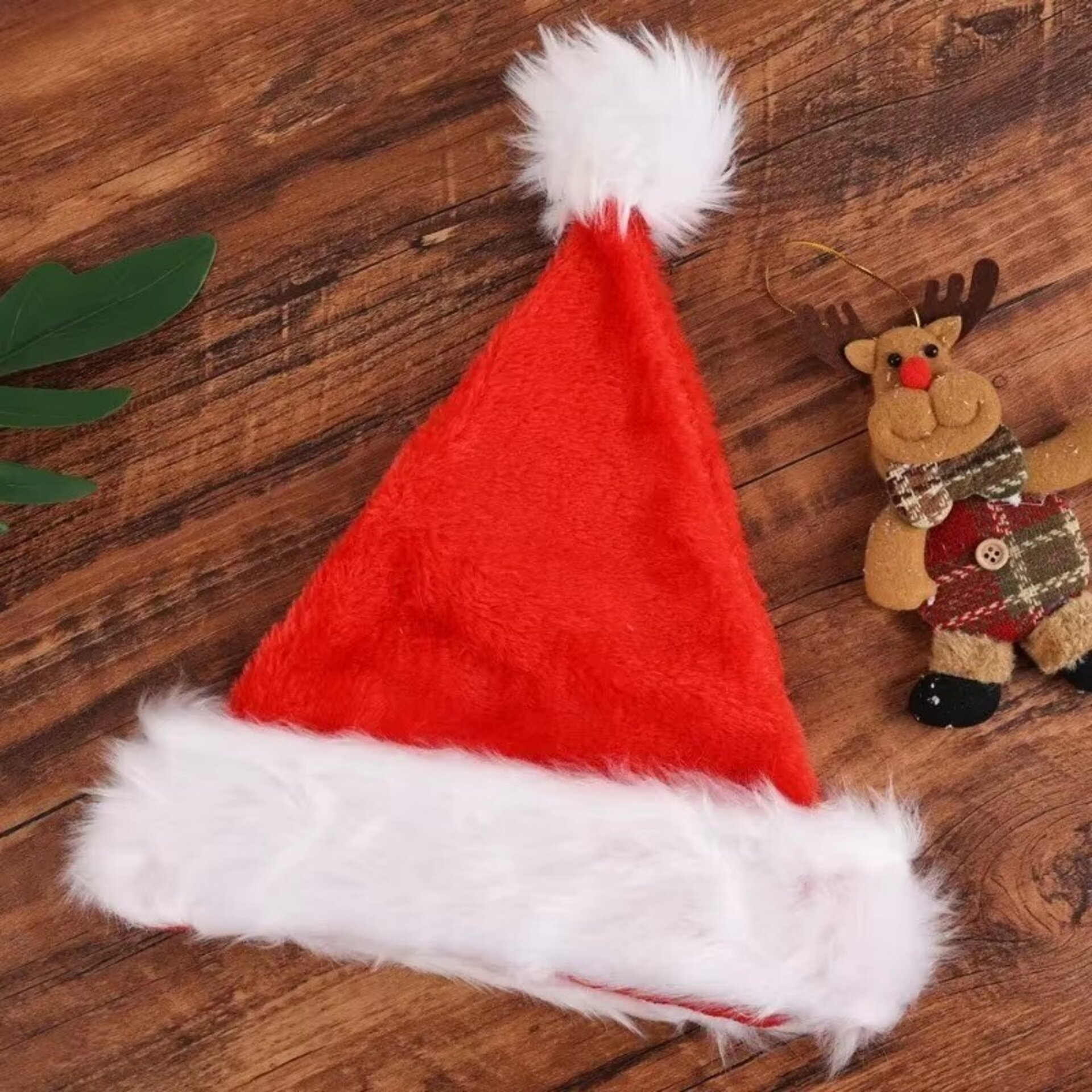 Gorro de Papá Noel Clásico de Peluche - Accesorio Navideño Suave y Festivo - 9